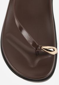 Born2be - Brązowe Sandały w Stylu Japonek na Grubej Podeszwie z Metaliczną Aplikacją na Palcu Nosefia. Okazja: na co dzień. Kolor: brązowy. Materiał: jeans. Wzór: aplikacja. Styl: casual, elegancki #6