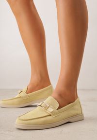Born2be - Żółte Mokasyny z Prostokątną Metaliczną Ozdobą Aeleorane. Nosek buta: okrągły. Zapięcie: klamry. Kolor: żółty. Materiał: skóra, zamsz. Wzór: aplikacja. Obcas: na obcasie. Styl: klasyczny. Wysokość obcasa: niski #5