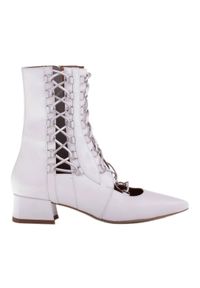 Marco Shoes Plecione botki z rzemykiem białe. Kolor: biały