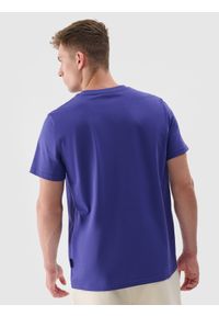 4f - T-shirt regular z nadrukiem męski - fioletowy. Okazja: na co dzień. Kolor: fioletowy. Materiał: bawełna, dzianina, jersey. Długość rękawa: krótki rękaw. Długość: krótkie. Wzór: nadruk. Styl: casual, klasyczny, sportowy #2