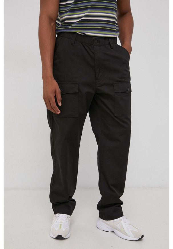 Levi's® - Levi's Spodnie męskie kolor czarny proste. Okazja: na spotkanie biznesowe, na co dzień. Kolor: czarny. Materiał: tkanina. Wzór: gładki. Styl: biznesowy, casual