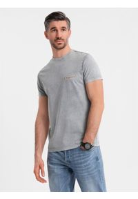 Ombre Clothing - Koszulka bawełniana z nadrukiem na klatce i plecach - szara V1 OM-TSWT-0201 - XXL. Okazja: na co dzień. Kolor: szary. Materiał: bawełna. Wzór: nadruk. Styl: klasyczny, vintage, casual