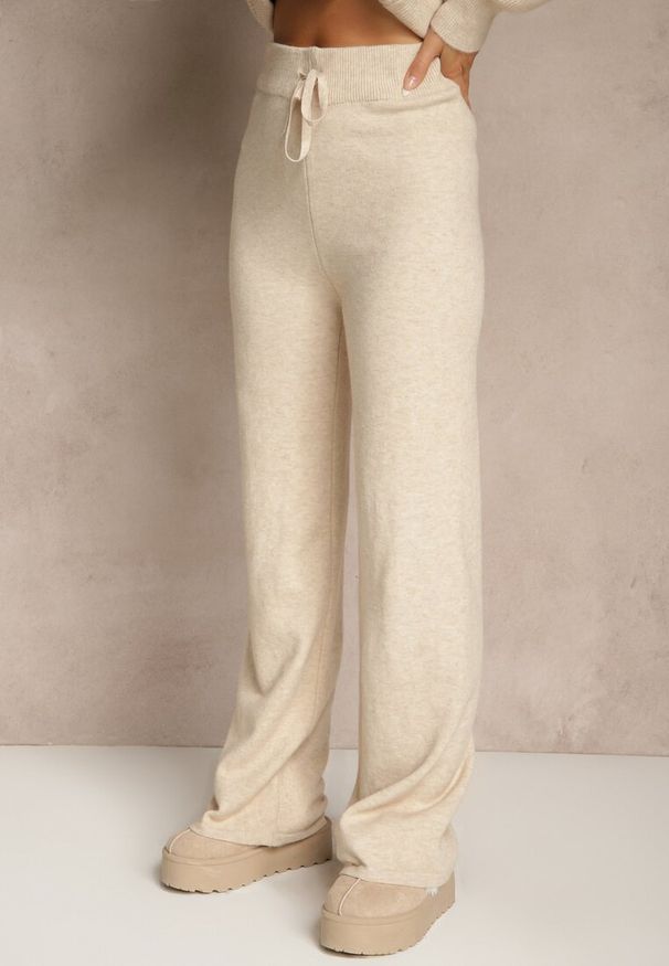 Renee - Beżowy Dzianinowy Komplet Dresowy z Wełną Bluza z Kapturem i Spodnie Essana. Kolor: beżowy. Materiał: wełna, dresówka, dzianina