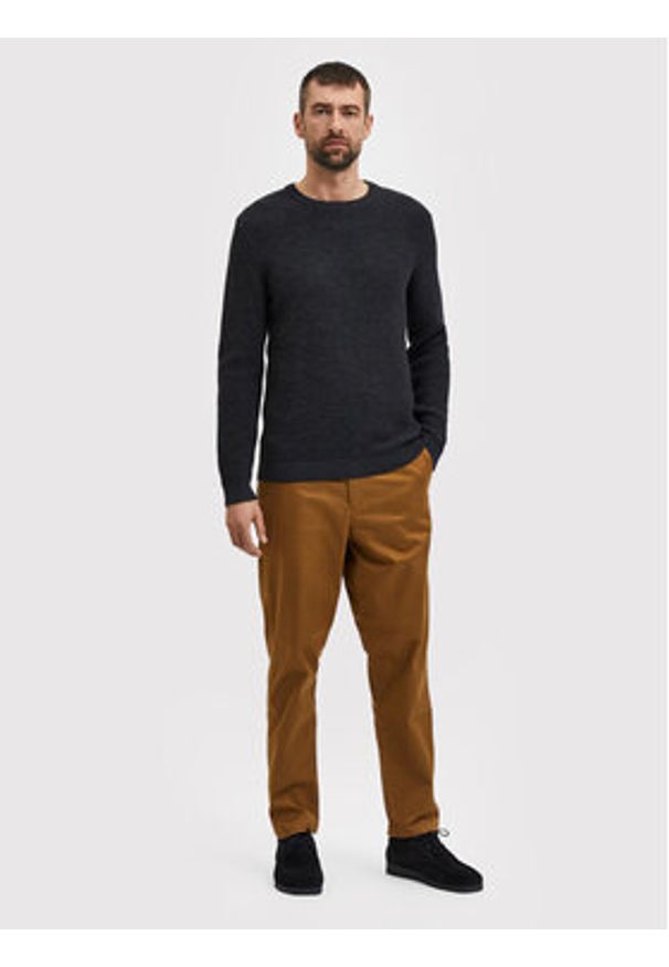 Selected Homme Sweter Vince 16059390 Szary Regular Fit. Kolor: szary. Materiał: bawełna