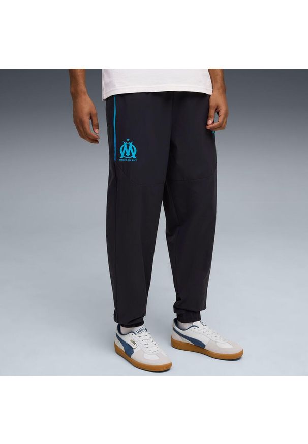 Puma - Spodnie dresowe OM Woven 2025/26. Kolor: niebieski. Materiał: dresówka. Sport: piłka nożna