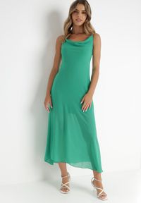 Born2be - Zielona Sukienka Philice. Kolor: zielony. Materiał: tkanina. Długość rękawa: na ramiączkach. Wzór: gładki, aplikacja. Styl: glamour. Długość: maxi