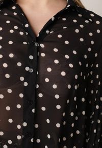 Born2be - Czarna Bawełniano-Wiskozowa Koszula w Groszki z Plisowanymi Rękawami Ronan. Okazja: na co dzień, na spotkanie biznesowe, do pracy. Kolor: czarny. Materiał: wiskoza, bawełna. Wzór: grochy. Styl: casual, biznesowy, klasyczny #6