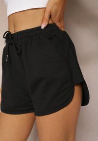 Renee - Czarne Szorty Dresowe z Dodatkiem Bawełny High Waist Florazen. Okazja: na co dzień. Stan: podwyższony. Kolor: czarny. Materiał: bawełna, dresówka. Długość: krótkie. Styl: sportowy, casual, elegancki