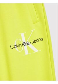 Calvin Klein Jeans Spodnie dresowe IB0IB01186 Zielony Relaxed Fit. Kolor: zielony. Materiał: bawełna