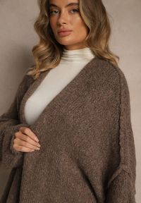 Renee - Jasnobrązowy Niezapinany Kardigan Nietoperzowy z Dodatkiem Wełny i Wiskozy Rallidia. Kolor: brązowy. Materiał: wełna, wiskoza. Wzór: gładki #3