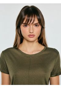 Big-Star - Koszulka damska z domieszką lnu khaki Otria 303. Kolor: zielony. Materiał: len. Styl: klasyczny #4