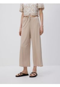 Reserved - Szerokie spodnie z modalem - beżowy. Kolor: beżowy. Materiał: dzianina