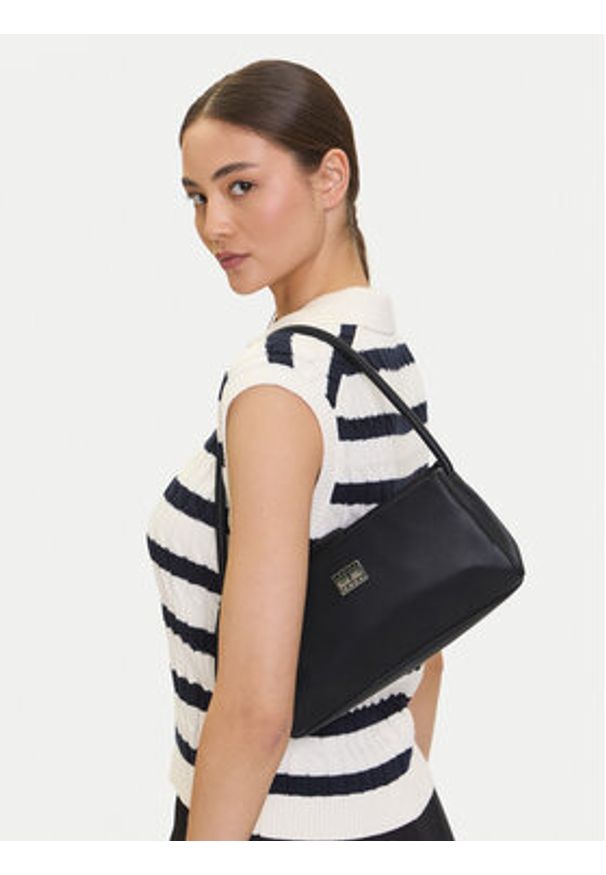 Tommy Jeans Torebka Tjw American Cool Shoulder Bag AW0AW17295 Czarny. Kolor: czarny. Materiał: skórzane