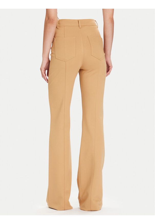 Guess Spodnie materiałowe W5BB16 KCMU2 Beżowy Flare Fit. Kolor: beżowy. Materiał: wiskoza, syntetyk