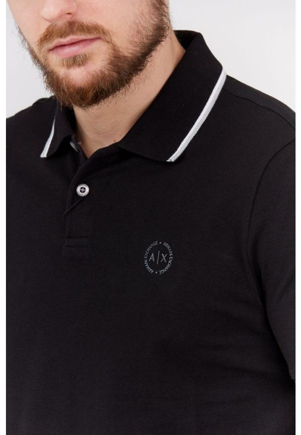 Armani Exchange - ARMANI EXCHANGE Czarna męska koszulka polo z okrągłym logo, Rozmiar S. Typ kołnierza: polo. Kolor: czarny. Długość rękawa: krótki rękaw. Wzór: aplikacja