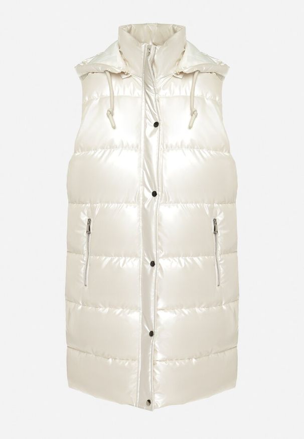 Born2be - Jasnobeżowa Długa Kamizelka Pikowana z Kapturem Agelie. Typ kołnierza: kaptur. Kolor: beżowy. Długość: długie. Wzór: aplikacja