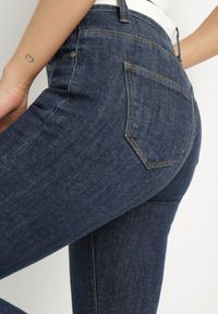 Born2be - Granatowe Elastyczne Jeansy Skinny 3/4 z Bawełną Avenira. Okazja: na co dzień. Kolor: niebieski. Styl: elegancki, casual #3