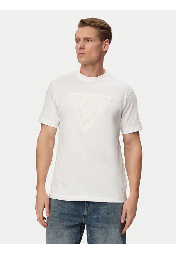 Guess T-Shirt M6GI15 K3008 Biały Regular Fit. Kolor: biały. Materiał: bawełna