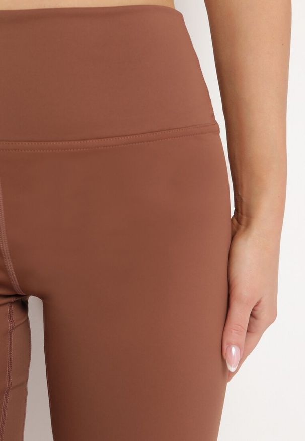 Born2be - Brązowe Elastyczne Dopasowane Szorty Kolarki z Wysokim Stanem Manesima. Okazja: na co dzień. Stan: podwyższony. Kolor: brązowy. Styl: casual, elegancki