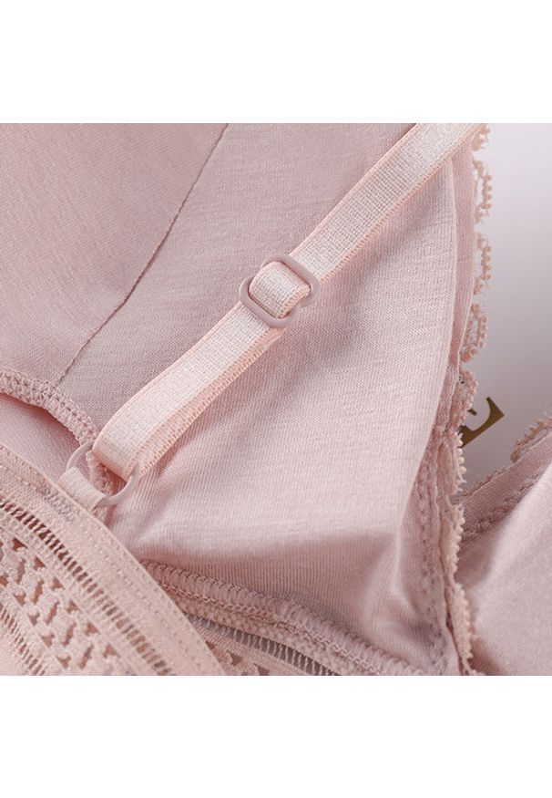 Intica - Braletka trójkątna minimalistyczna na co dzień i na eleganckie okazje Seiran. Kolor: czarny. Materiał: materiał