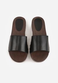 Renee - Czarne Klapki Ozdobione po Bokach Nitami Neameronei. Kolor: czarny. Materiał: skóra, jeans. Wzór: aplikacja #3