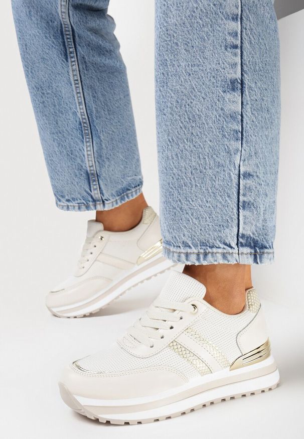 Born2be - Beżowe Sznurowane Sneakersy na Grubej Podeszwie z Połyskującymi Wstawkami Verinatte. Zapięcie: pasek. Kolor: beżowy. Materiał: materiał. Szerokość cholewki: normalna. Wzór: aplikacja, paski