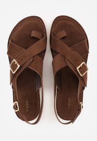 Born2be - Ciemnobrązowe Sandały Typu Japonki VICES Ozdobione Klamrą Nanrunia. Okazja: na co dzień. Zapięcie: klamry. Kolor: brązowy. Materiał: koronka. Wzór: aplikacja. Styl: wakacyjny, casual, klasyczny #9