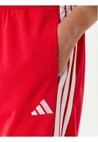 Adidas - adidas Dres Essentials 3-Stripes JD2684 Czerwony Regular Fit. Kolor: czerwony. Materiał: syntetyk #5