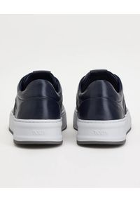 TOD'S - Granatowe sneakersy z monogramem. Nosek buta: okrągły. Kolor: niebieski. Materiał: guma. Wzór: gładki #7