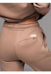Ombre Clothing - Klasyczne spodnie dresowe unisex ze ściągaczami – brązowe V16 OU-PSBC-0100 - XL/XXL. Kolor: brązowy. Materiał: dresówka. Wzór: aplikacja. Styl: klasyczny #13