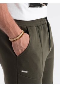 Ombre Clothing - Spodnie męskie dresowe joggery - oliwkowe V2 OM-PASK-22FW-008 - XXL. Kolor: oliwkowy. Materiał: dresówka. Wzór: geometria