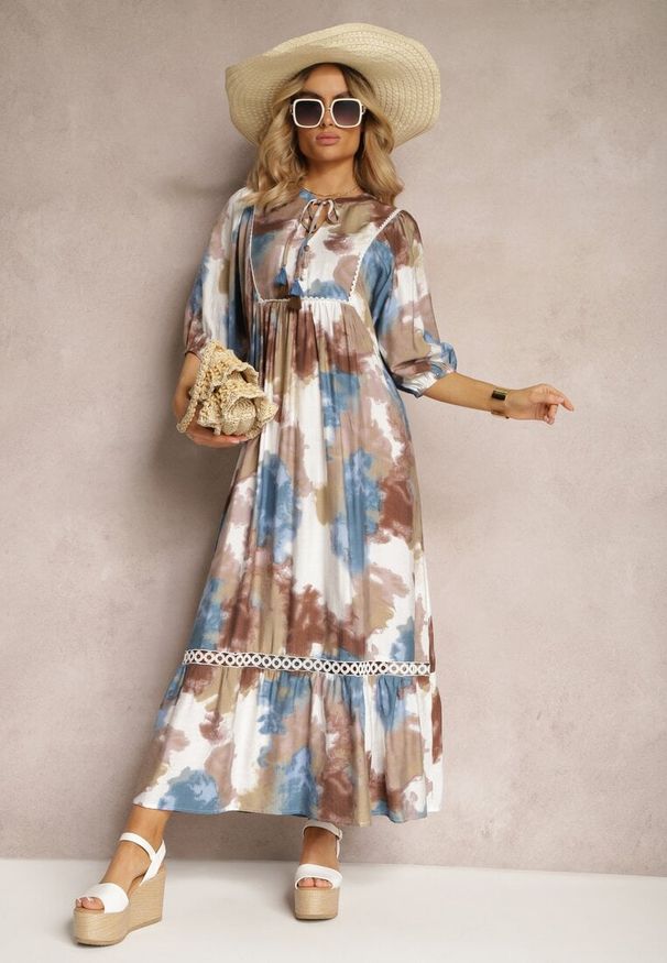 Renee - Ciemnobeżowa Sukienka w Stylu Boho z Krótkim Rękawem z Falbanką i Rękawem 3/4 Valendra. Okazja: na co dzień, na imprezę. Typ kołnierza: dekolt w serek. Kolekcja: plus size. Kolor: biały. Typ sukienki: dla puszystych. Materiał: materiał. Długość rękawa: krótki rękaw. Sezon: lato. Styl: boho