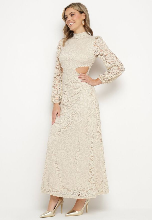 Born2be - Beżowa Rozkloszowana Sukienka Koktajlowa Ozdobiona Koronką z Odkrytymi Plecami Feliyana. Okazja: na imprezę. Kolor: beżowy. Materiał: koronka. Wzór: koronka, aplikacja. Styl: wizytowy