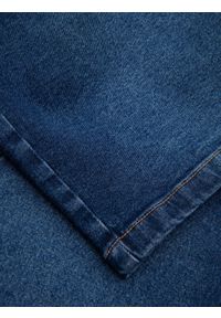 Ombre Clothing - Męskie denimowe szorty o klasycznym kroju – ciemnoniebieskie V3 OM-SRDS-0171 - XXL. Kolor: niebieski. Materiał: jeans, skóra, bawełna, elastan. Wzór: aplikacja. Sezon: lato. Styl: klasyczny #9