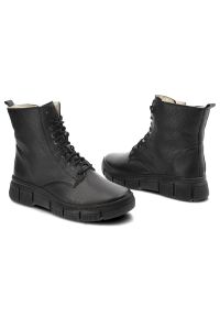 Trzewiki damskie Wasak, ze skóry naturalnej z wiązanym przodem zabudowaną cholewką sięgającą kostki, czarne, 660. Kolor: czarny. Materiał: skóra. Szerokość cholewki: normalna. Wzór: grochy. Sezon: jesień. Obcas: na platformie #5