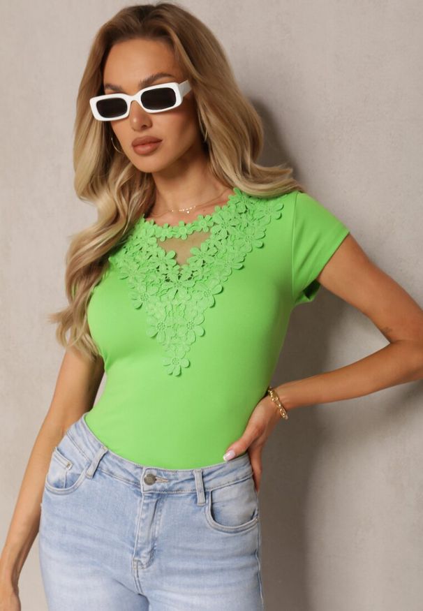 Renee - Jasnozielony T-shirt z Bawełny Ozdobiony Koronką Naiel. Kolor: zielony. Materiał: bawełna, koronka. Wzór: aplikacja, koronka