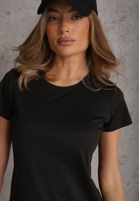 Renee - Czarny Klasyczny T-shirt o Gładkim Wykończeniu Rhethine. Kolor: czarny. Materiał: jeans, zamsz. Długość: krótkie. Wzór: gładki. Styl: klasyczny #4
