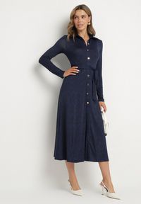 Born2be - Granatowa Rozkloszowana Sukienka Koszulowa z Wiązanym Paskiem Cheresin. Kolor: niebieski. Materiał: materiał. Typ sukienki: koszulowe. Długość: midi #3