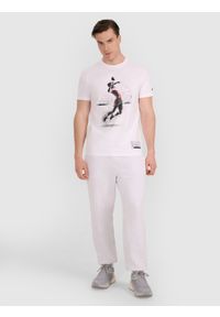 4f - 4F T-shirt regular z nadrukiem siatkarskim męski - biały XXL. Okazja: na co dzień, do domu. Kolor: biały. Materiał: bawełna, jersey, materiał. Wzór: nadruk. Styl: sportowy, klasyczny, casual