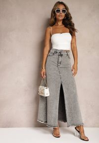 Renee - Szara Postrzępiona Spódnica Maxi z Jeansu z Rozcięciem Feedi. Stan: podwyższony. Kolor: szary. Materiał: jeans