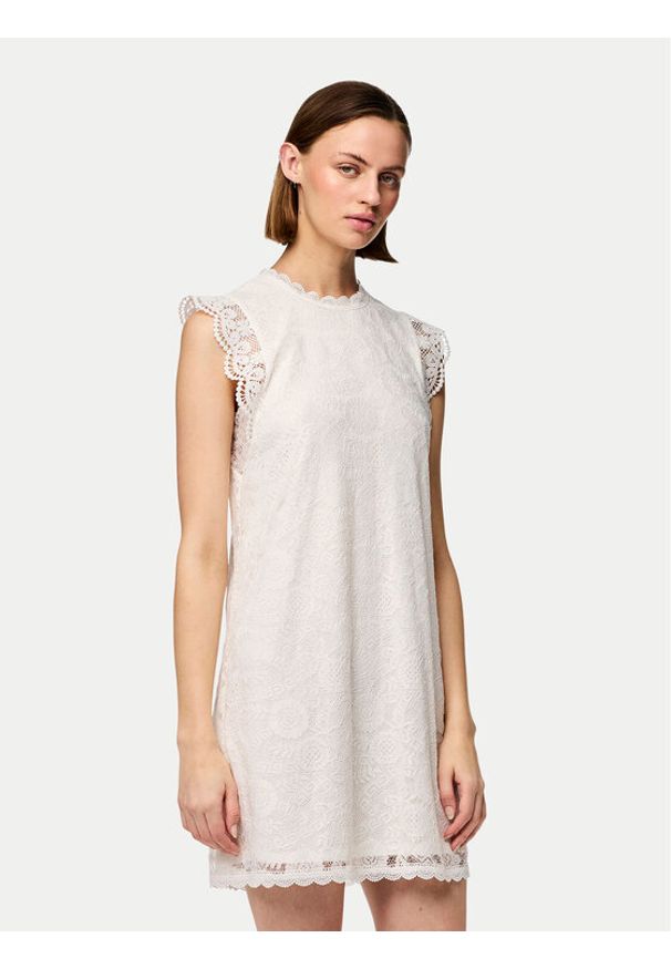 Pieces Sukienka codzienna Olline 17146419 Biały Regular Fit. Okazja: na co dzień. Kolor: biały. Materiał: syntetyk. Typ sukienki: proste. Styl: casual