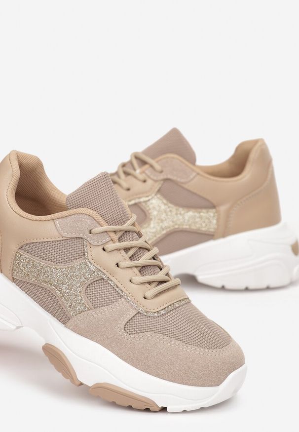 Born2be - Ciemnobeżowe Sneakersy na Grubej Podeszwie Angusta. Kolor: beżowy