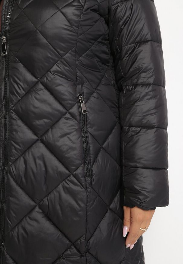 Born2be - Czarna Kurtka Długa Pikowana z Kapturem Conn. Typ kołnierza: kaptur. Kolor: czarny. Długość: długie