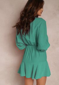 Renee - Zielona Sukienka Barbeina. Kolor: zielony. Wzór: geometria. Typ sukienki: kopertowe. Długość: mini #3