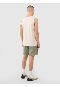 4f - 4F Spodenki casual męskie - oliwkowe 3XL. Kolor: oliwkowy, brązowy, wielokolorowy. Materiał: bawełna, materiał. Długość: krótkie