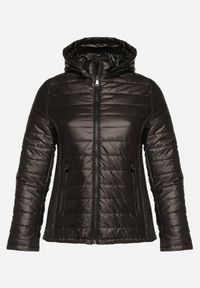 Born2be - Czarna Pikowana Kurtka z Opinanym Kapturem i Wstawkami z Gumek Terilinde. Okazja: na spacer. Kolekcja: plus size. Kolor: czarny. Materiał: jeans #4