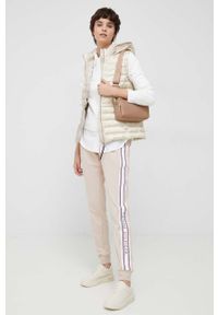 TOMMY HILFIGER - Tommy Hilfiger bezrękawnik puchowy kolor beżowy. Okazja: na co dzień. Kolor: beżowy. Materiał: puch. Długość rękawa: bez rękawów. Styl: casual #4