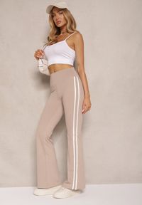 Renee - Beżowe Legginsy Flare High Waist z Marszczeniem i Lampasami Kirsena. Okazja: na co dzień. Stan: podwyższony. Kolor: beżowy. Styl: casual, elegancki #5