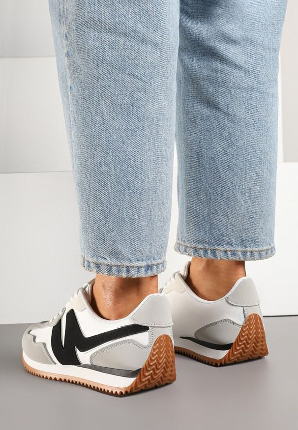 Born2be - Szare Sneakersy z Metaliczną Lamówką i Geometrycznym Wzorem Tosvella. Okazja: na co dzień. Zapięcie: sznurówki. Kolor: szary. Materiał: jeans. Wzór: geometria