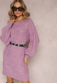 Renee - Ciemnofioletowy Długi Sweter Oversize z Wypukłym Splotem All Over Somet. Kolor: fioletowy. Długość: długie. Wzór: ze splotem. Sezon: jesień, zima